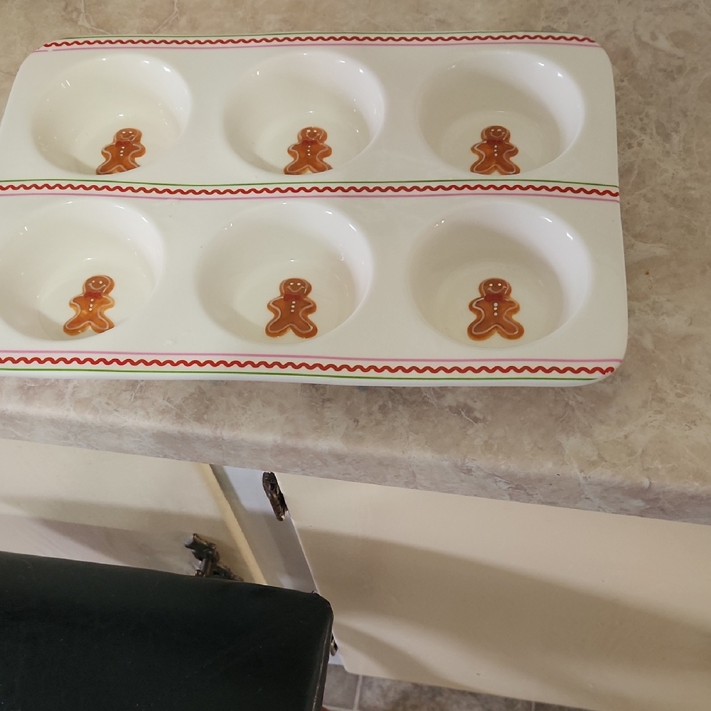 Boston Warehouse Gingerbread Man Muffin Tray - White and Brown